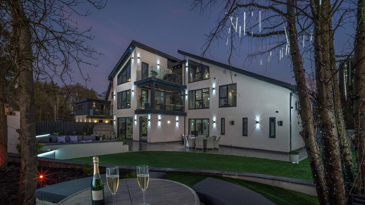 Durham House | Luxurious 7 bedroom durham mansion pool, hot tub, cinema