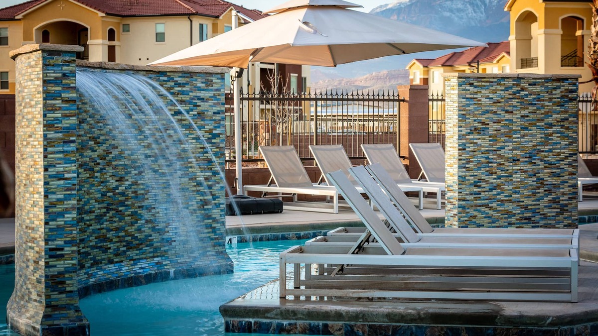 Hurricane House | Luxurious 7BR+ Zion Village Townhome *Resort Amenities Included! Views of Zion!
