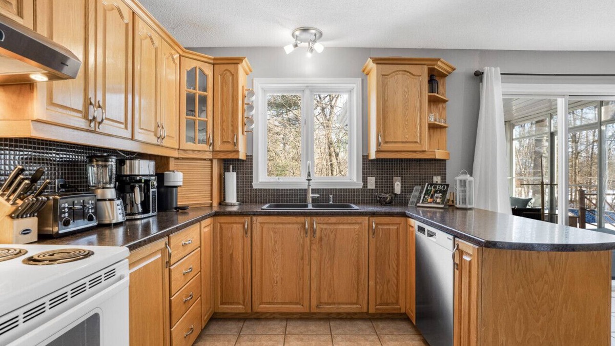 Hawkesbury House | Luxurious 8-Bedroom Retreat with Golf Course Views