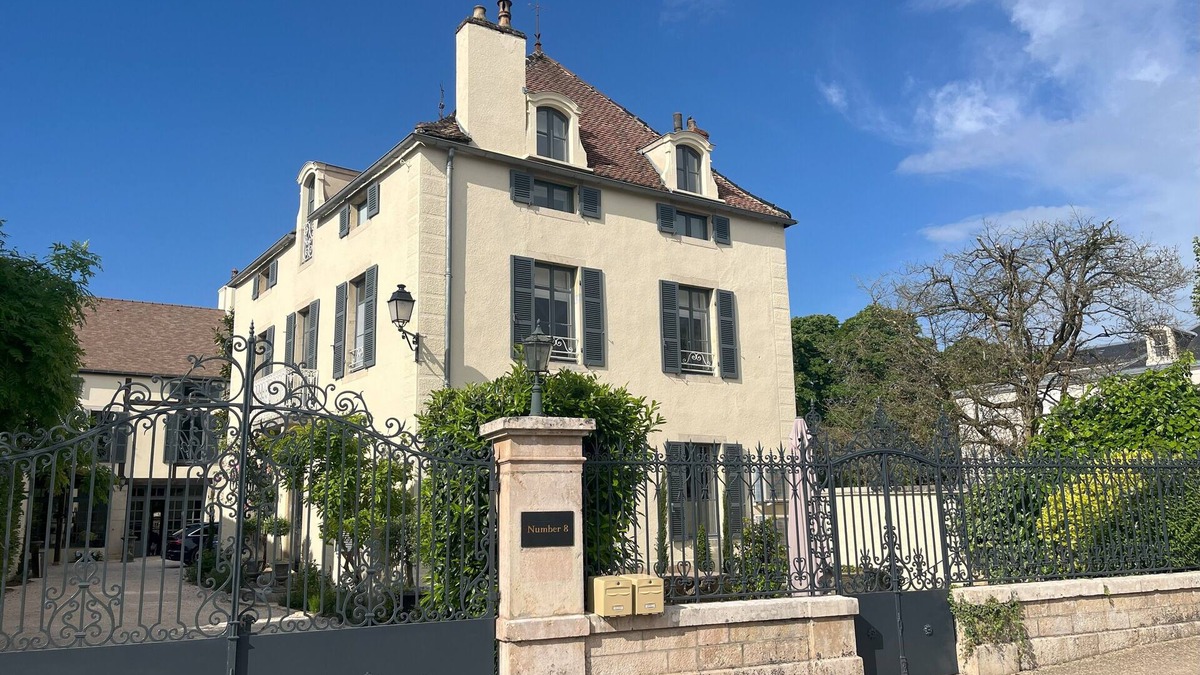 Meursault House | Luxurious A/C 5 bedroom Winemaker's 1870's house in heart of Meursault Burgundy