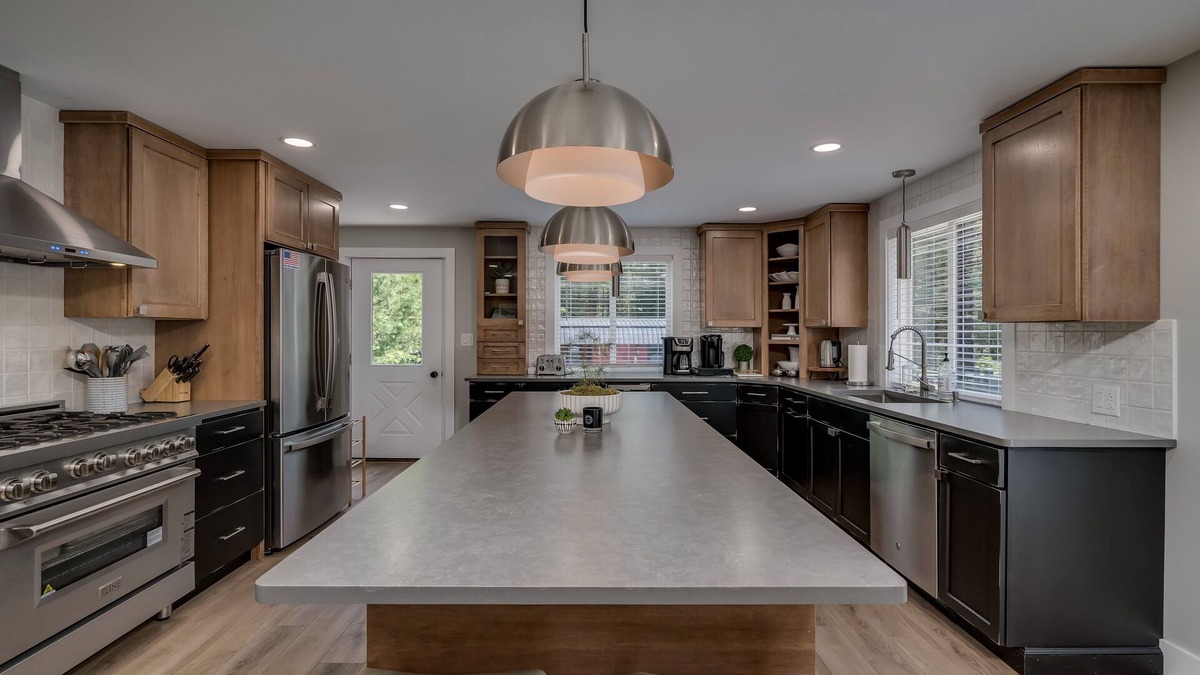 Glenfield House | Luxurious Adirondack lodge with sauna and hot tub