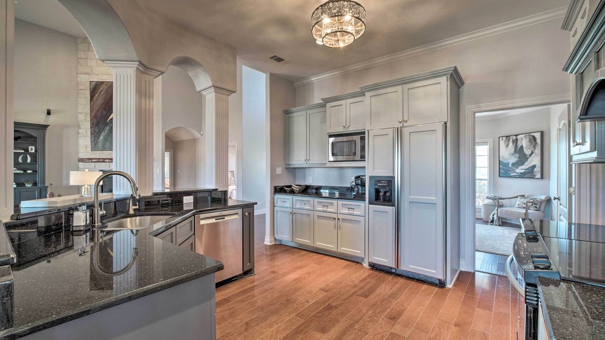Wellborn House | Luxurious Aggieland Retreat - 14 Mi to A&M!
