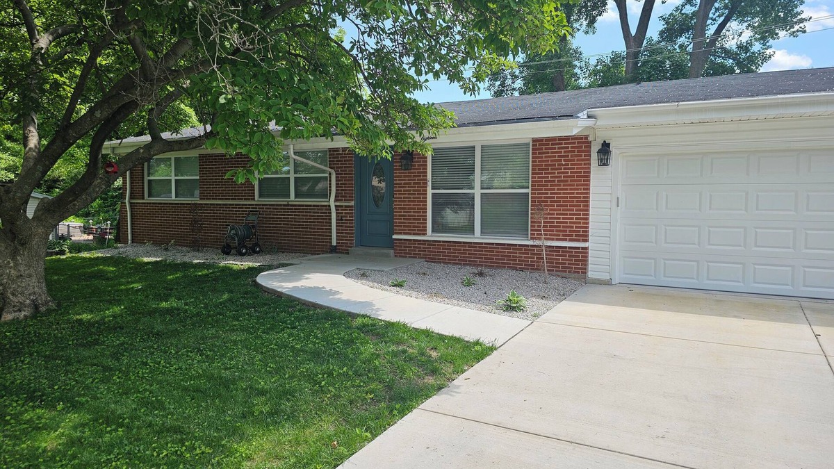 Olivette House | Luxurious Amenities at Zoey's House in Heart of Olivette