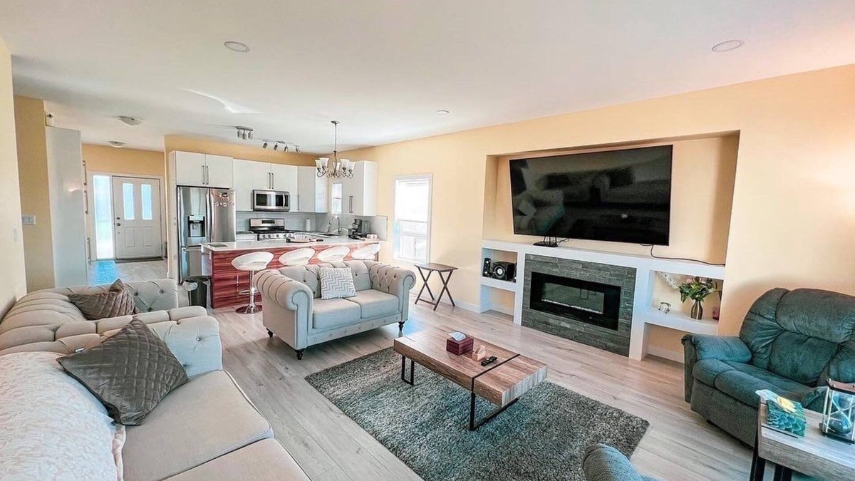 Fort Gary House | Luxurious and Comfortable 3-Bedroom Bungalow Style House