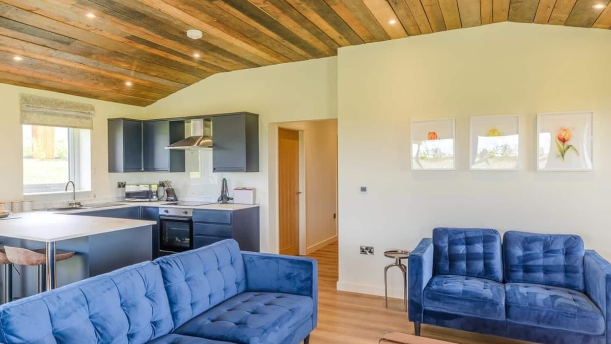 Hundall Ski Chalet | Luxurious and contemporary lodge with stunning countryside views.