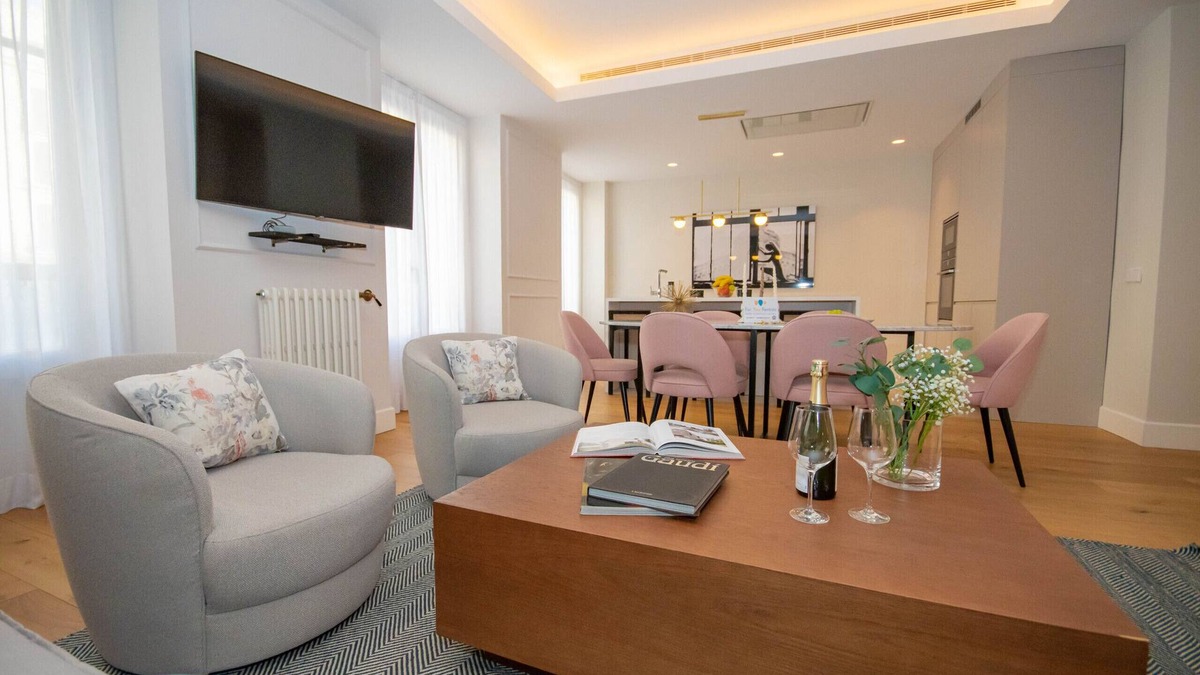 Cortes Apartment | Luxurious and Elegant Calle Alcalá Madrid Center ALC35