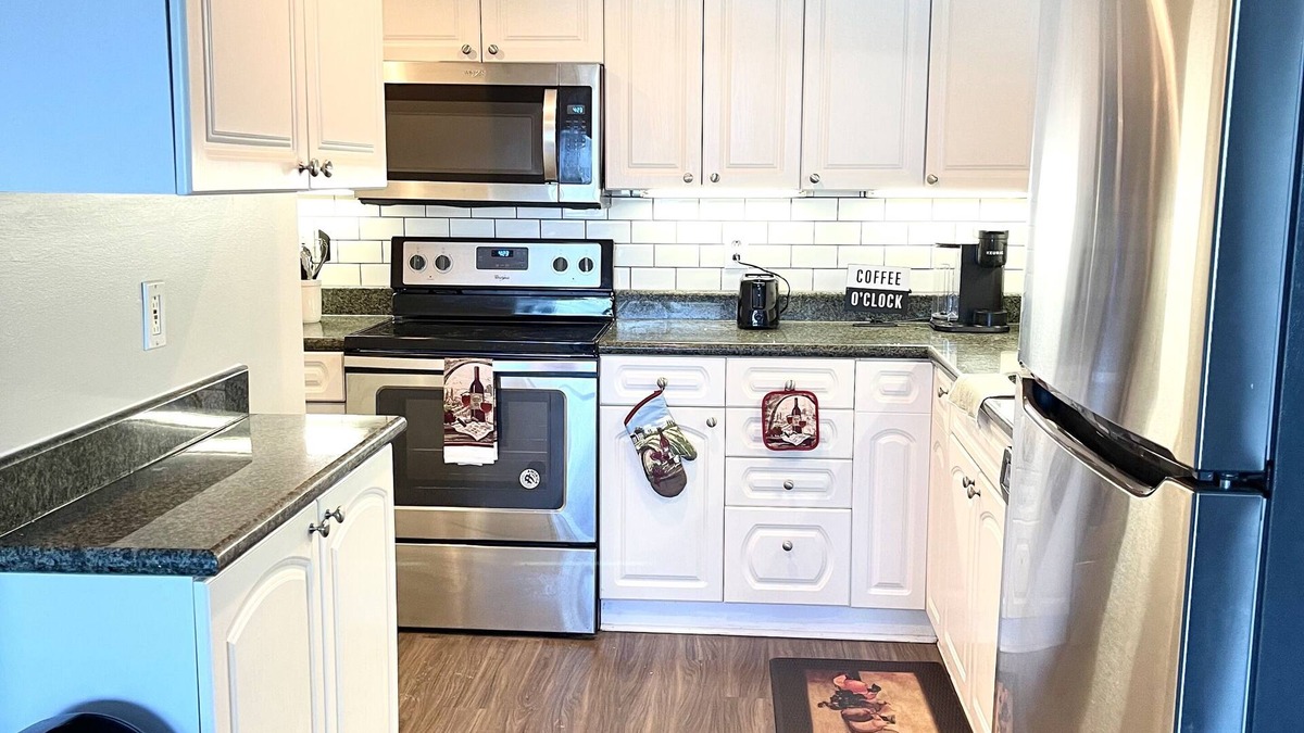 Cherry Hill Condo | Luxurious and Modern 2BR Condo