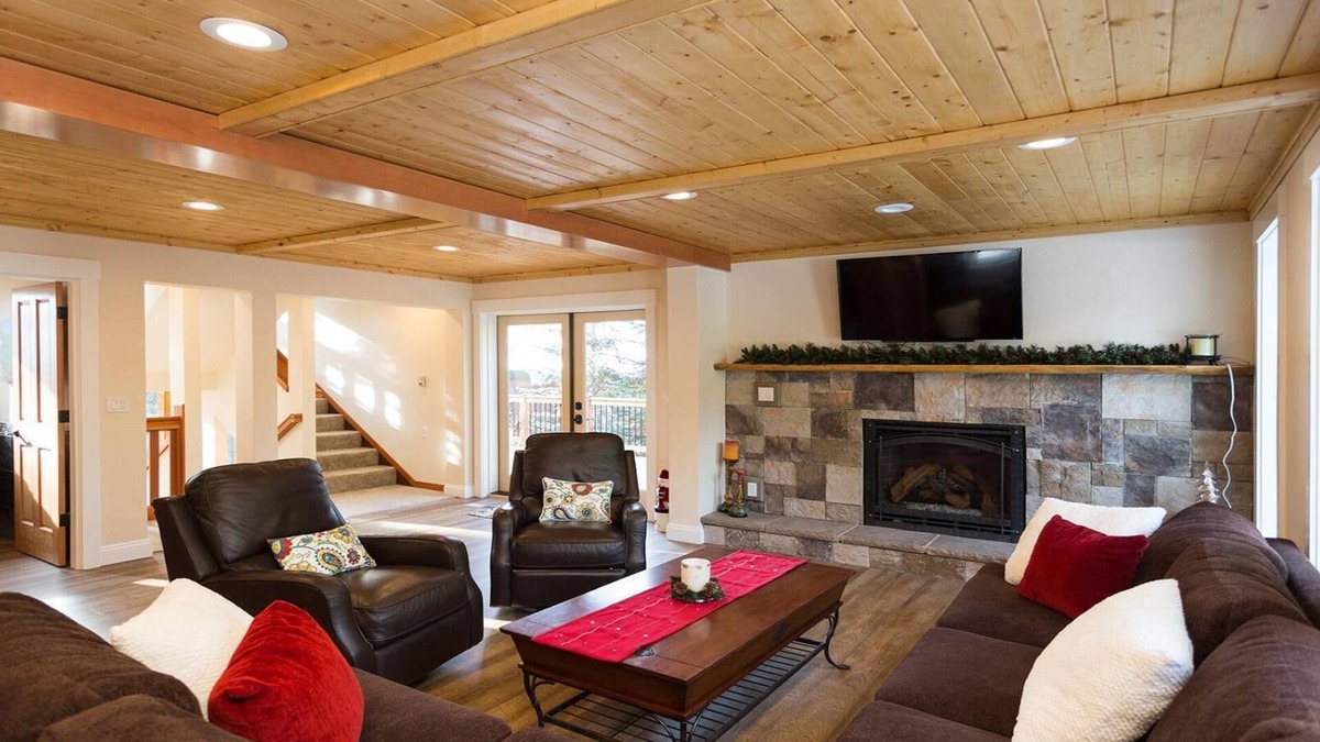 Government Camp Ski Chalet | Luxurious and Spacious Mountain Chalet