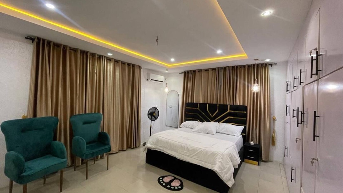 Ibadan Apartment | Luxurious and spacious 4-bedroom apartment with WIFI and AC in Akobo Ibadan