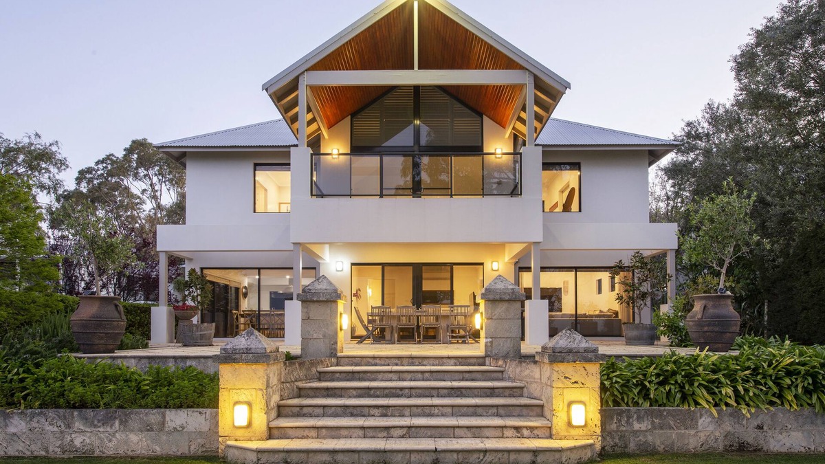 Marybrook House | Luxurious And Super Inviting with Comfortably Casual Coastal Vibe