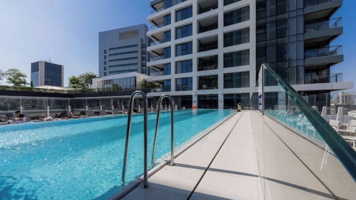 Tel Aviv Apartment | Luxurious Apartment in Tel Aviv. Terrace and Pool n n