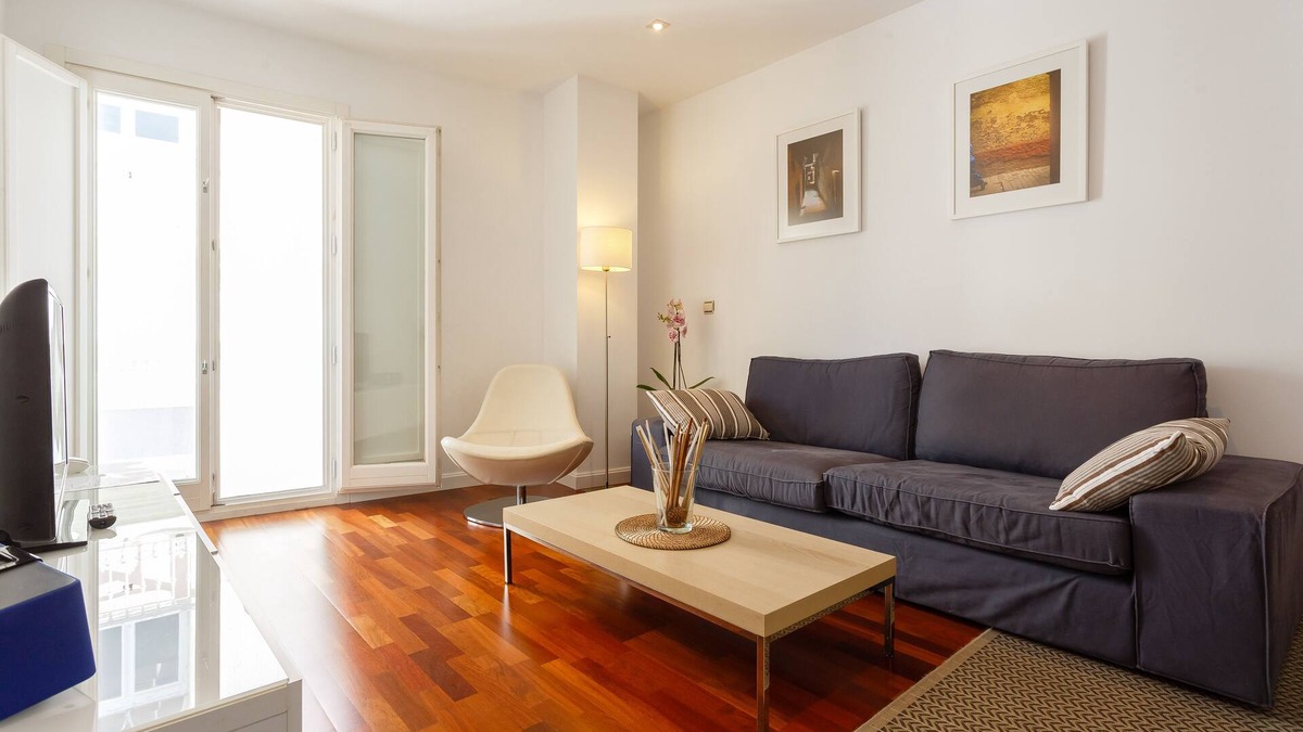 Old Town Apartment | Luxurious Apartment - FREE WIFI & GARAGE - LIFT- In The Heart Of Cadiz Old Town