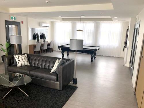 Brossard Apartment | Luxurious Apartment in Brossard with Terrace