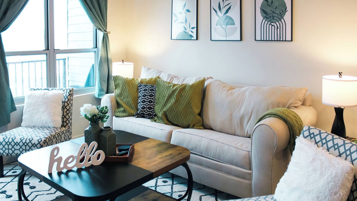 Downtown Louisville Apartment | Luxurious Apartment in the Heart of Downtown Louisville! King Bed, Pool, Gym!