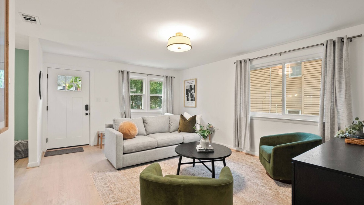 Arlington Ridge House | Luxurious Arlington Pentagon City walk to Metro