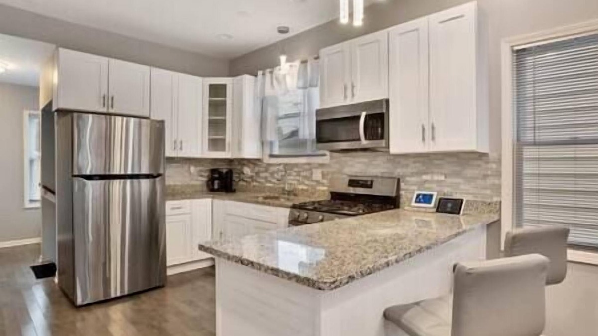 Avalon Park House | Luxurious Avalon Manor