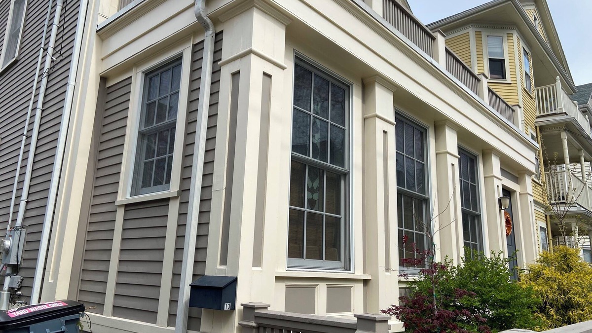 Inman Square House | Luxurious award-winning king-size bedroom suite in Central Cambridge