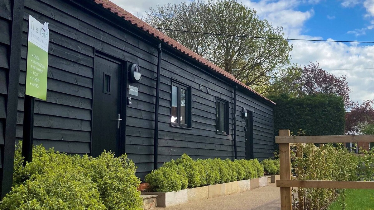 Little Stukeley Cottage | Luxurious barn with kitchen and private terrace