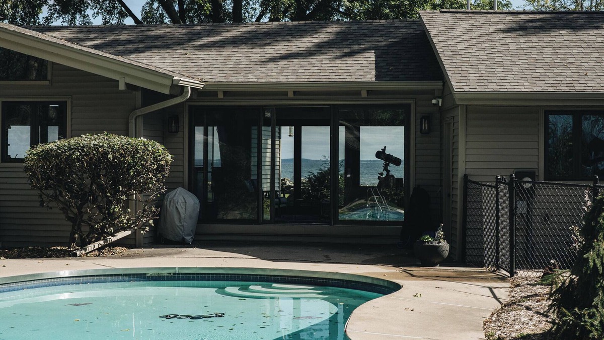Abrams House | Luxurious Bay Getaway With Pool and Hot Tub Sleeps 12 Near Green Bay Wisconsin