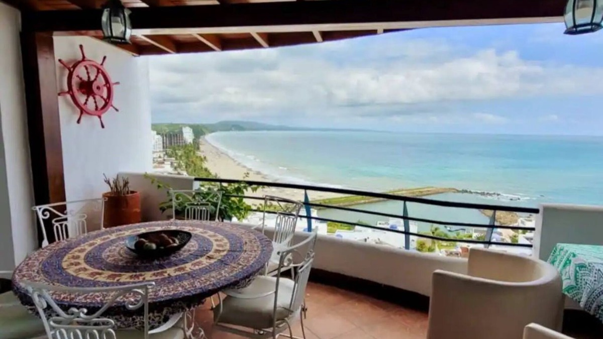Esmeraldas Apartment | Luxurious Beach Apartment + Amazing View!
