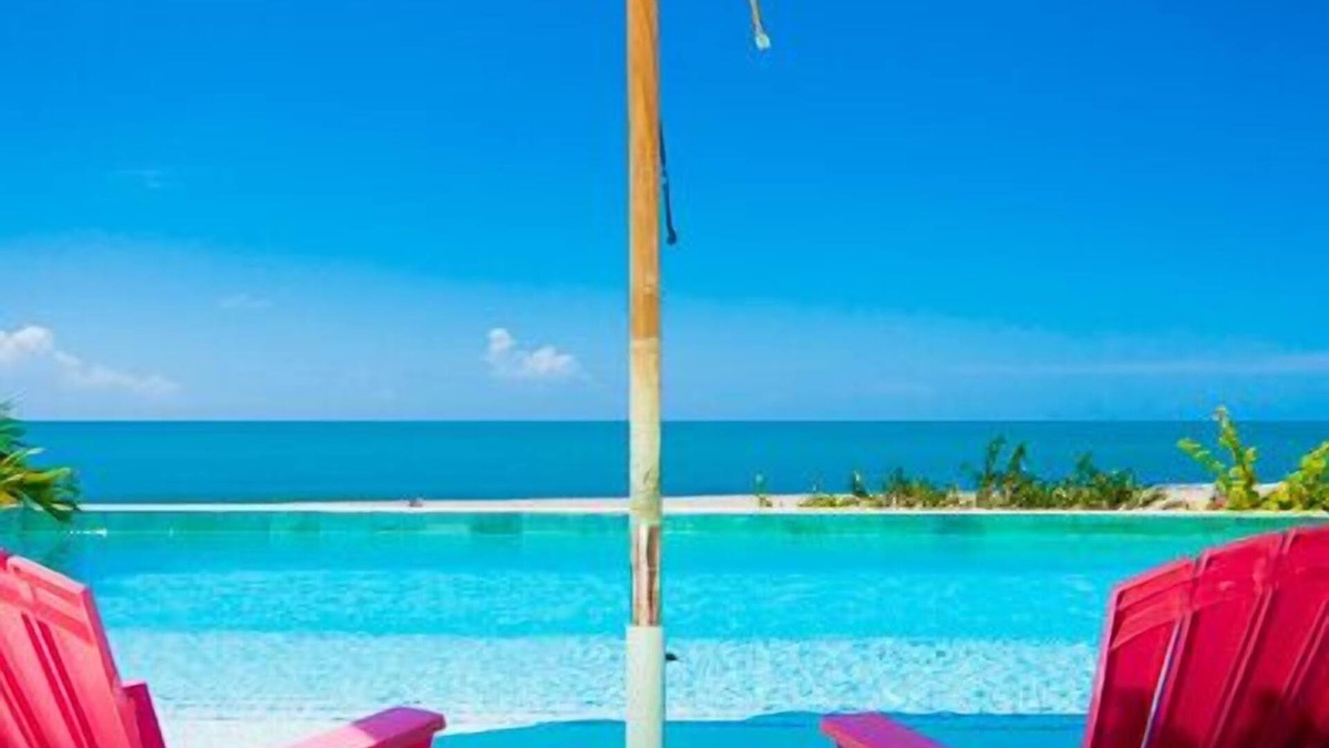 Treasure Beach Villa | Luxurious Beach Front Villa with Pool - Out of the Blue Villa