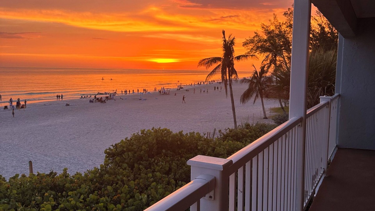Holmes Beach Condo | Luxurious beachfront condo, gorgeous top-floor Gulf views, heated pool!