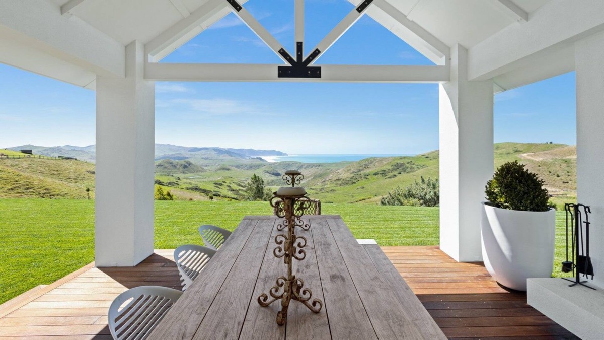 Waimarama House | Luxurious Beach Views-bright and Airy Design w/ Pool and hot Tub!