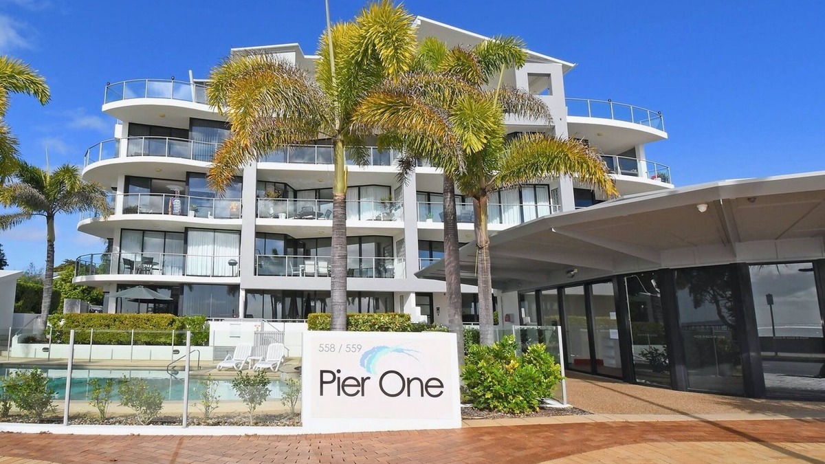 Scarness Apartment | Luxurious Beachfront Apartment