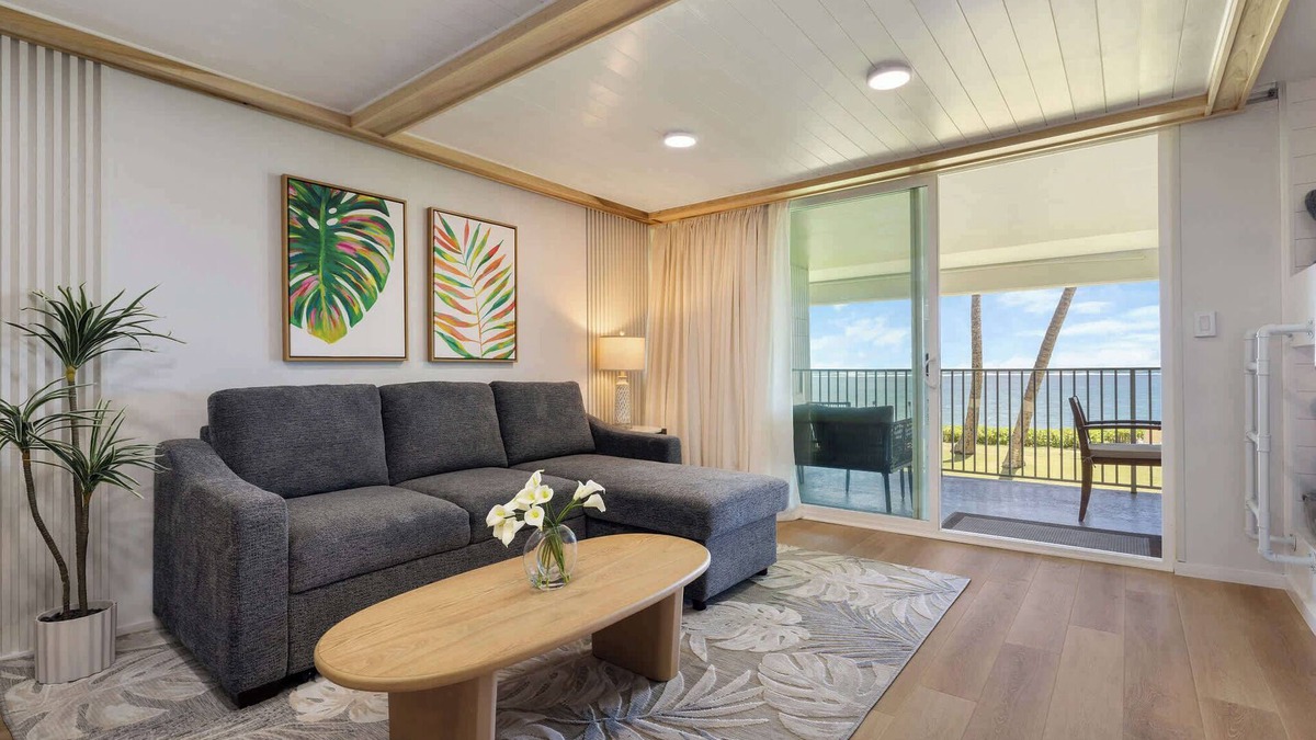 Punaluu Condo | Luxurious Beachfront Condo