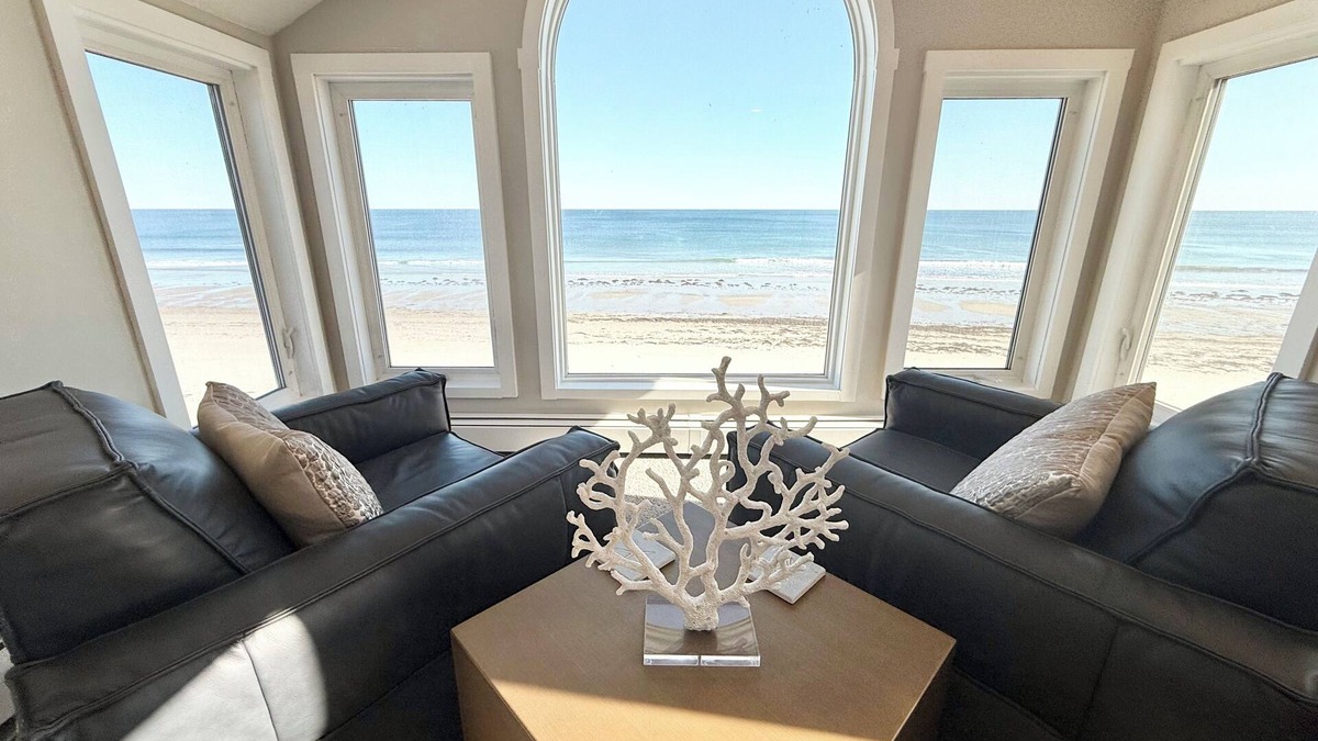 Biddeford Cottage | Luxurious Beachfront New England Cottage