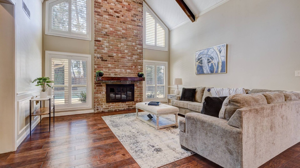 Wimbledon Falls House | Luxurious bright 4BR, bkyd oasis w/Game room+Pool
