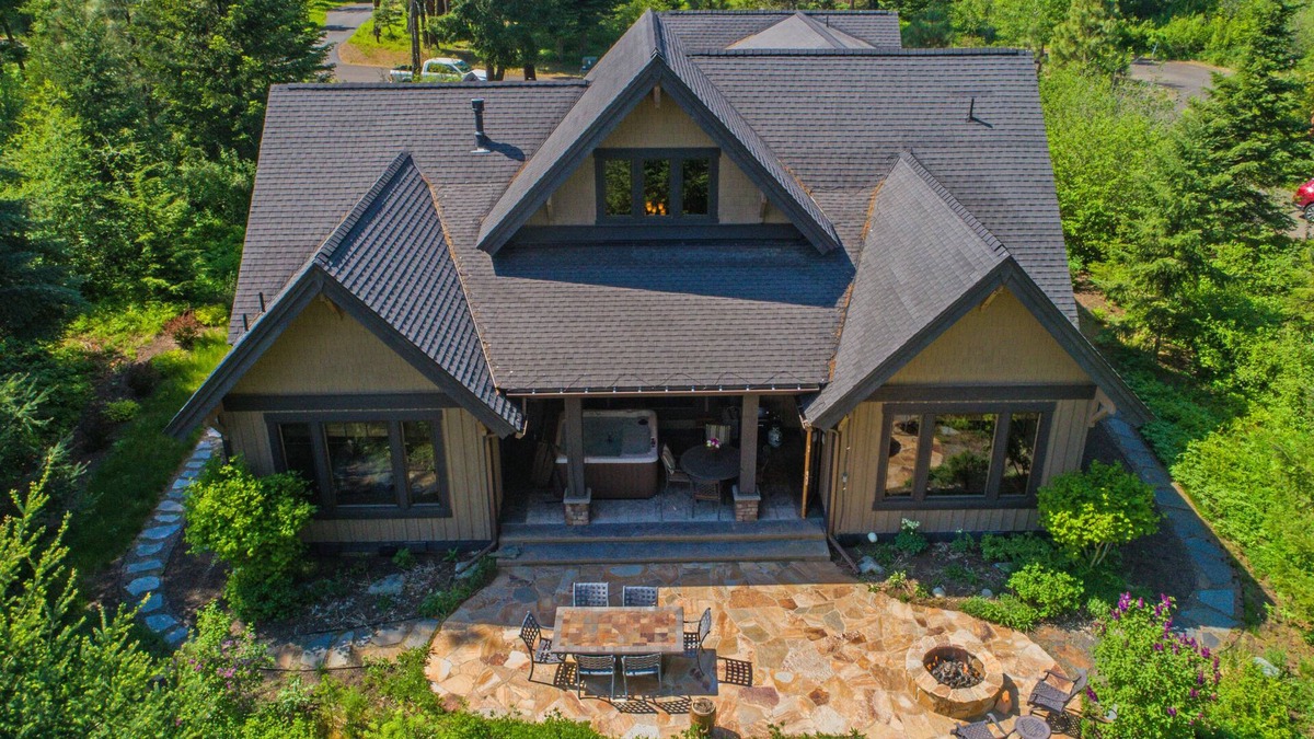 Cle Elum House | Luxurious Buttercup Manor in Suncadia! Game Room | Hot Tub | Pet Friendly