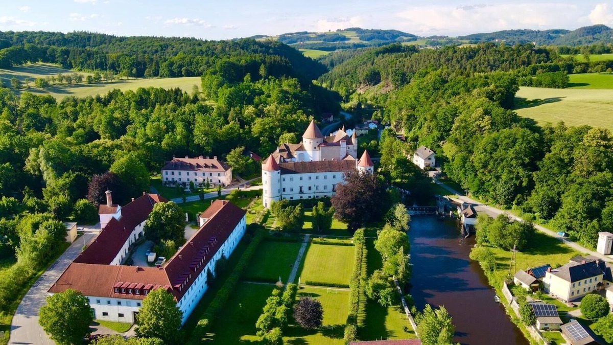 Schwertberg Other | Luxurious Castle with park, pool and tennis court, trip to Vienna and Salzburg
