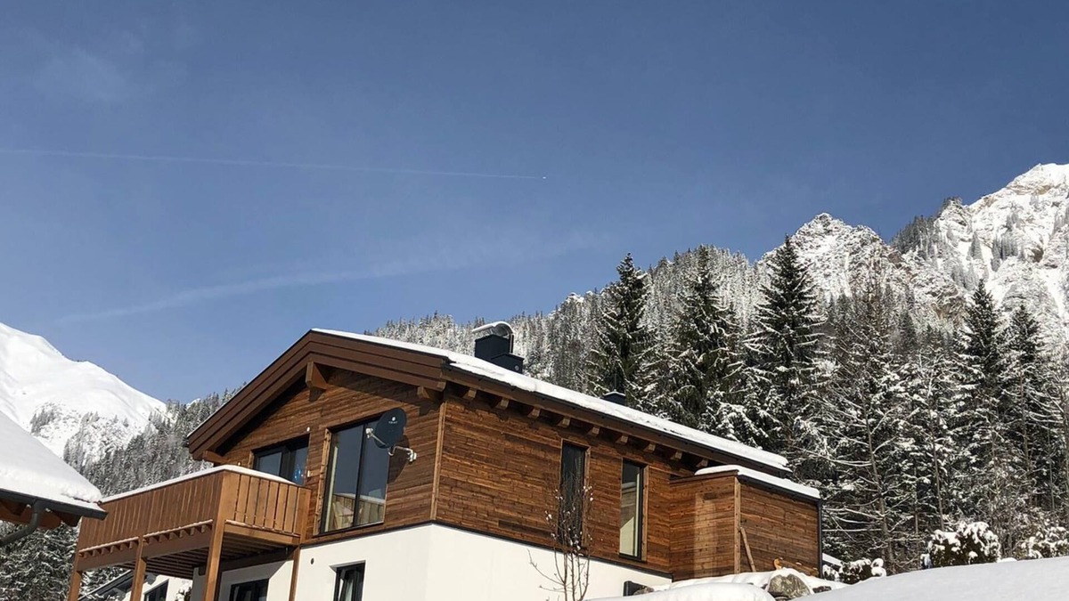 Wald am Arlberg Ski Chalet | Luxurious Chalet, 7 adults, in sunny Klostertal