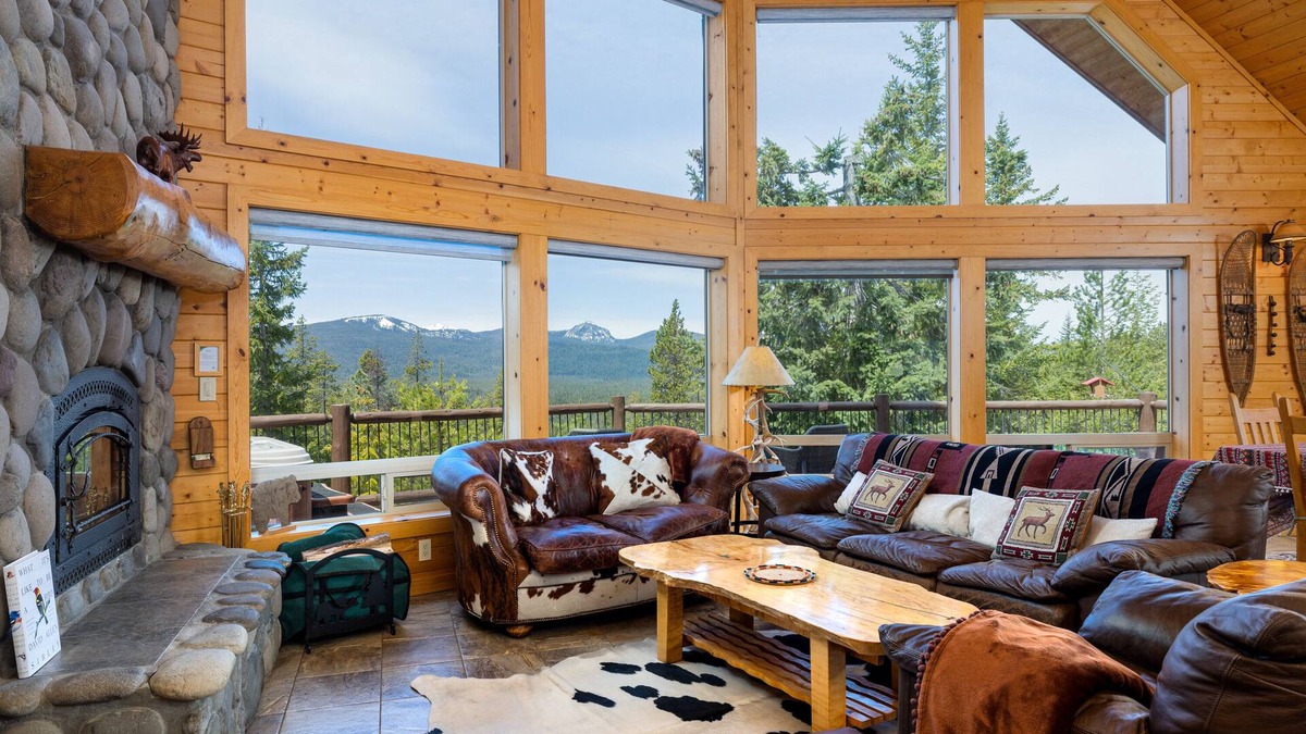Crescent Ski Chalet | Luxurious Chalet Retreat: Breathtaking Views, Hot Tub, BBQ, and Fireside Comfort