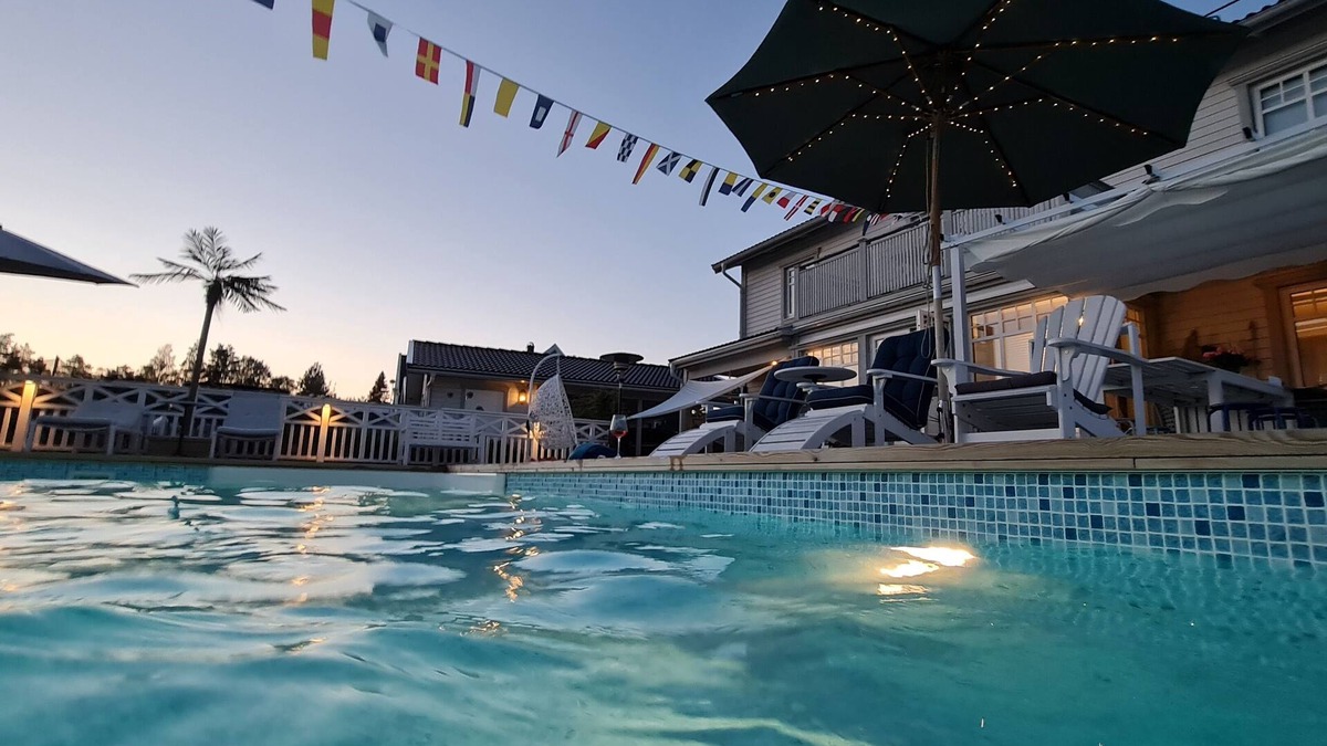 Vallentuna House | Luxurious, comfortable and fully equipped villa with heated pool