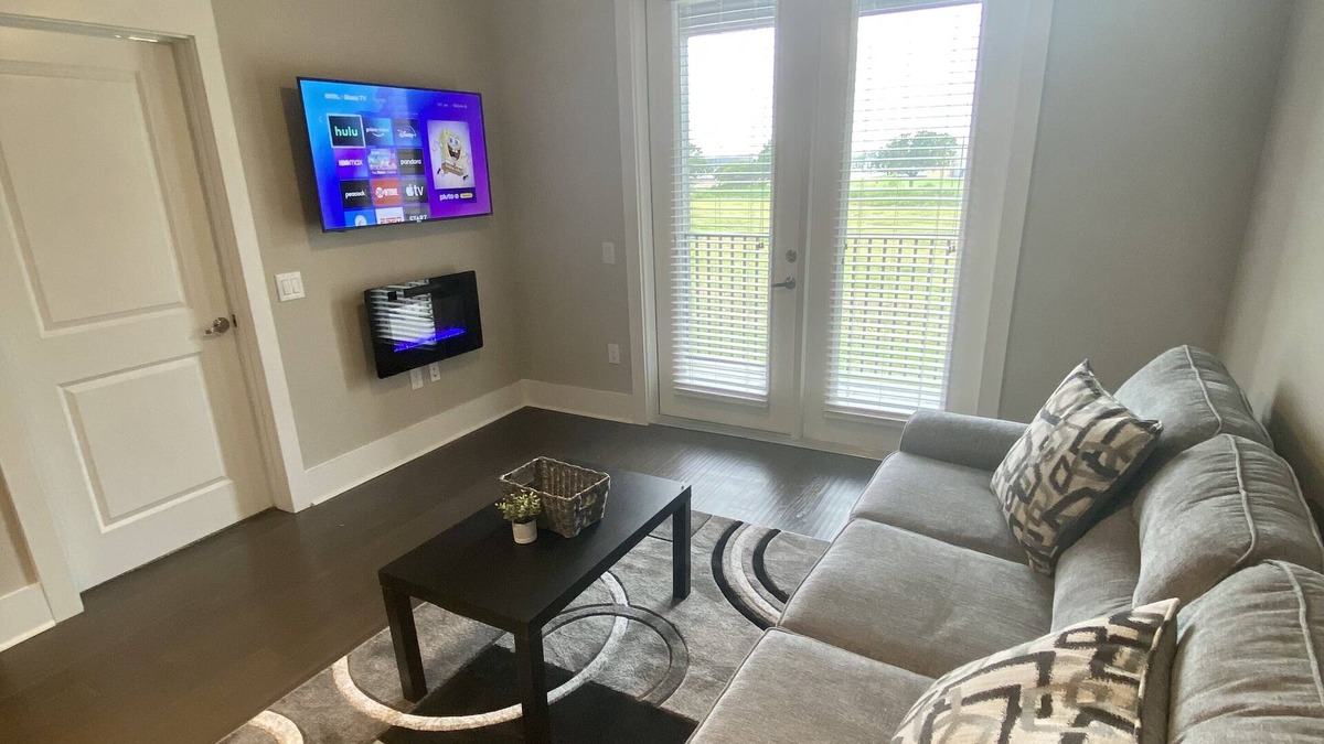 Stafford House | luxurious comfy 1 bedroom gateway with balcony houston