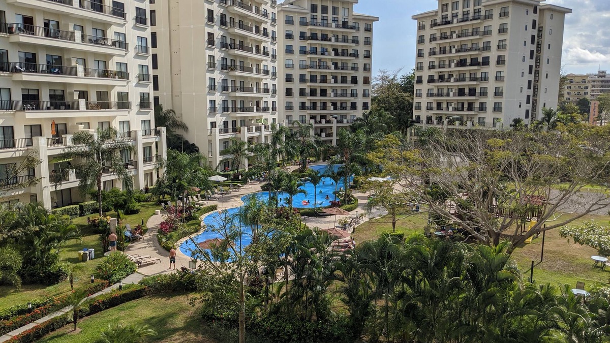Barrio Santa Lucia Condo | Luxurious Condo, 5min walk to beach/town, Amazing pool and amenities !