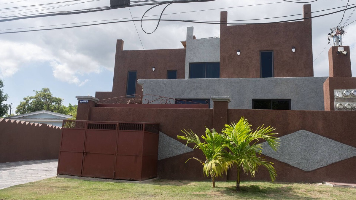 Saint Andrew Apartment | Luxurious condo with a incredible view of the hills