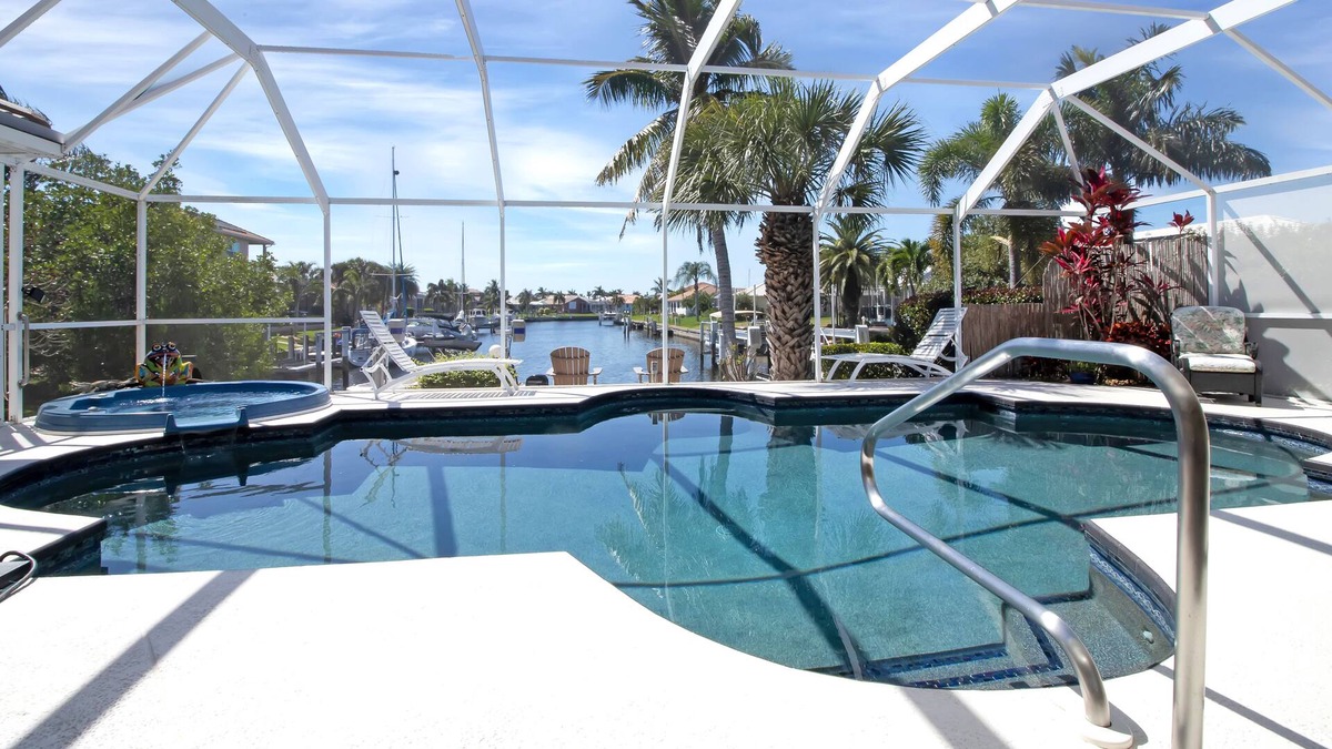 Punta Gorda Hotel | Luxurious Contemporary Vacation Awaits You! Hot tub/Heated Pool/Right on Canal!