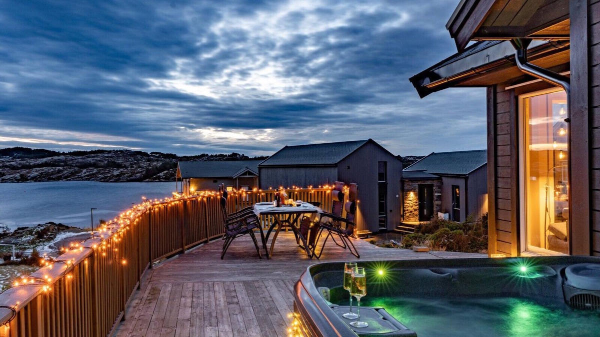 Steinsland House | Luxurious cottage outside Bergen with Jacuzzi - Spa, boat and kayak rental