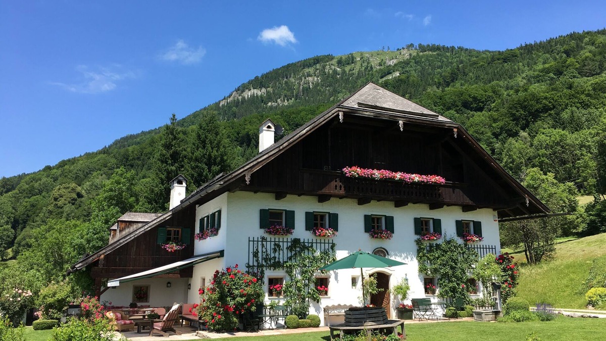 Laakirchen House | Luxurious country house, Sound of Music style above Salzburg