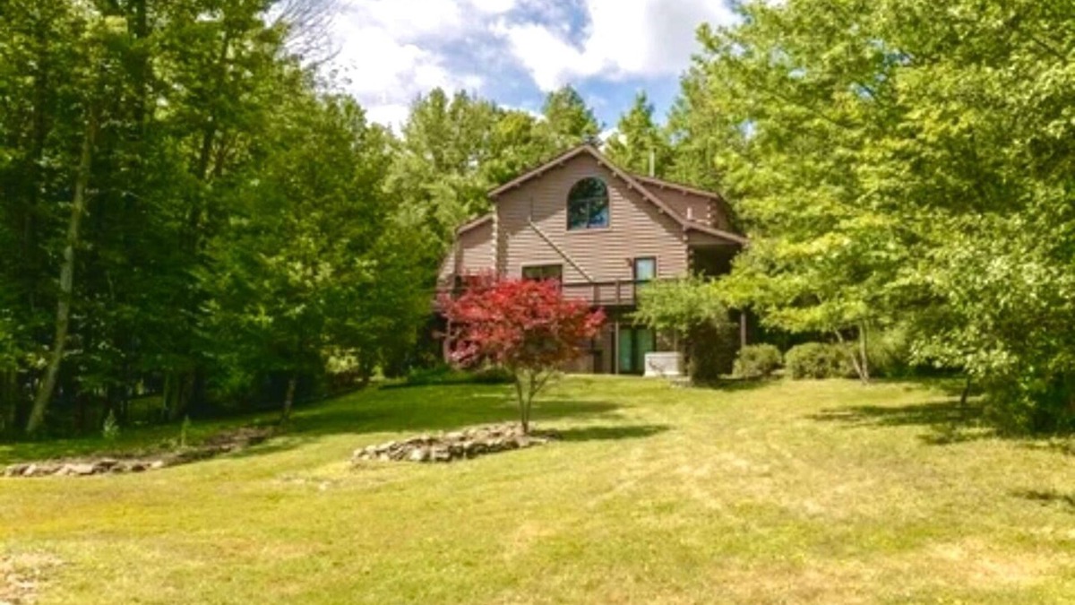 Corning Cabin | Luxurious country retreat for a family, couple or professional group!
