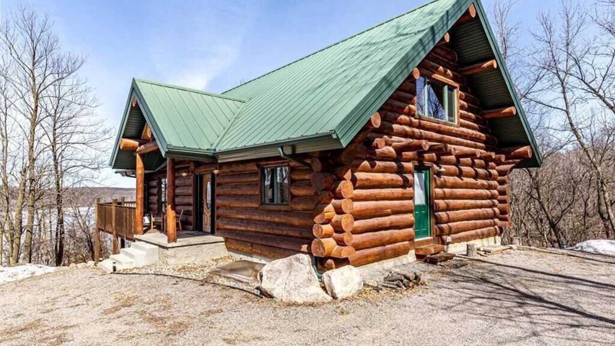 Melrose Cabin | Luxurious Cozy Log Cabin in the Woods, Private getaway at the lake!
