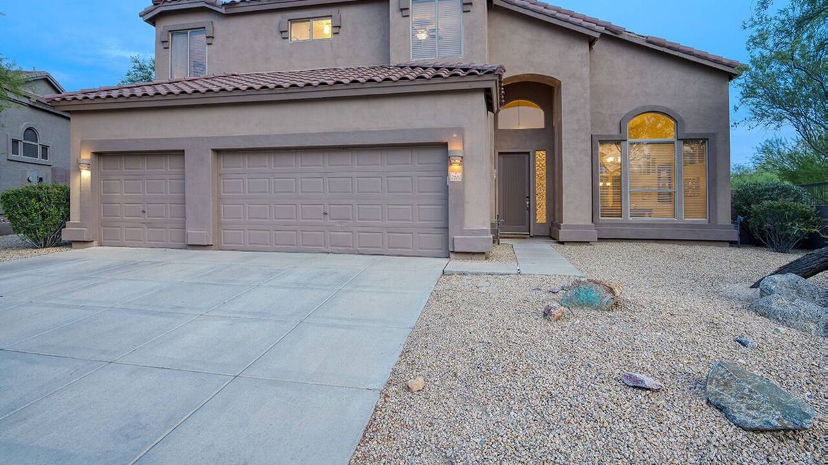 Las Sendas House | Luxurious Desert Retreat with plenty of room for the entire family!