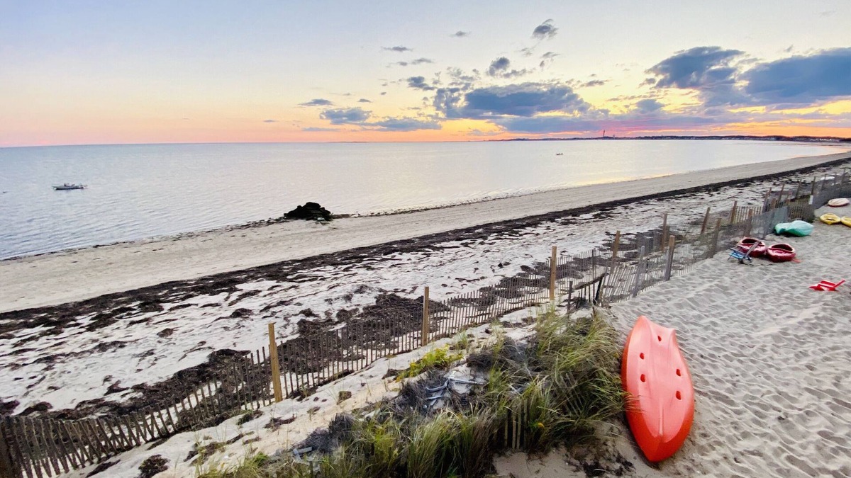 North Truro House | LUXURIOUS DIRECT OCEANFRONT,PRIVATE BEACH,AC,2BD2BA,BONUS LOFT,END UNIT,KAYAK