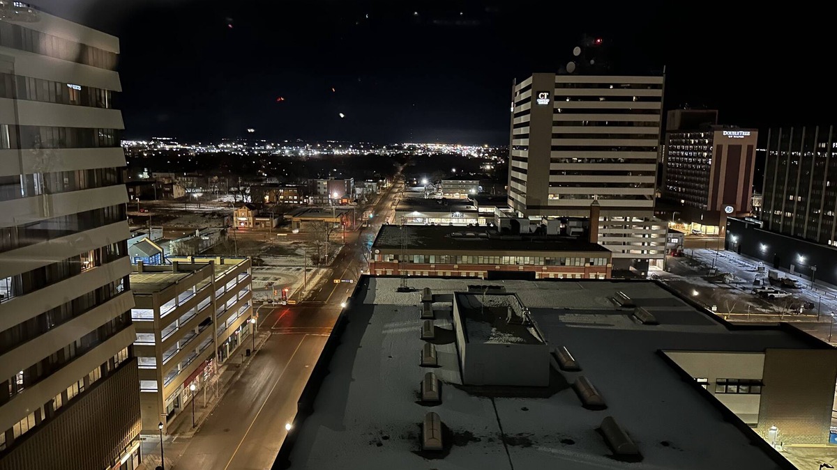 Regina Condo | "Luxurious Downtown Condo with Jetted Jacuzzi & Workspace - Business District"