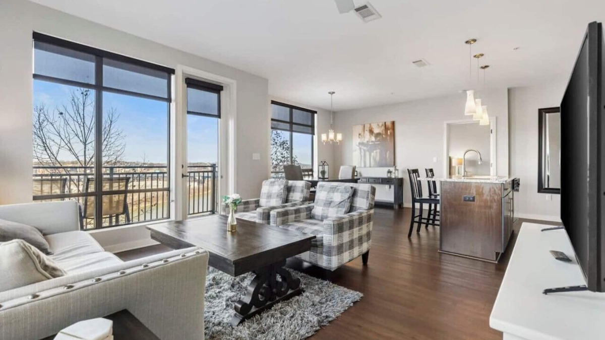 Rolling Mill Hill Condo | Luxurious Downtown Corner 2 bd 2bth-#220