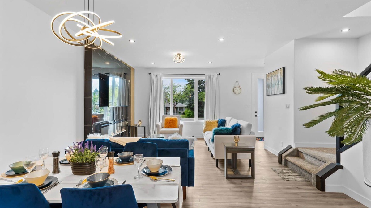 Old Strathcona House | ⭐Luxurious Downtown Duplex⭐ Magnificent ⭐Stylish ⭐Modern ⭐Sleeps 7