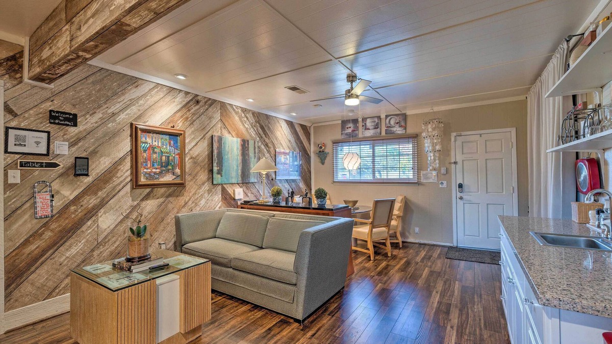 Lodi Apartment | Luxurious Downtown Lodi Apartment in Wine Country!